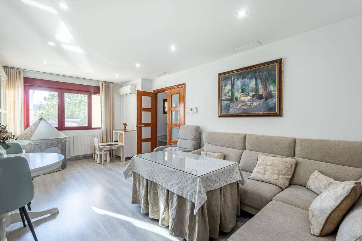 3 soverom Rekkehus til salgs i Churriana de la Vega med garasje - € 309 000 (Ref: 10159644)