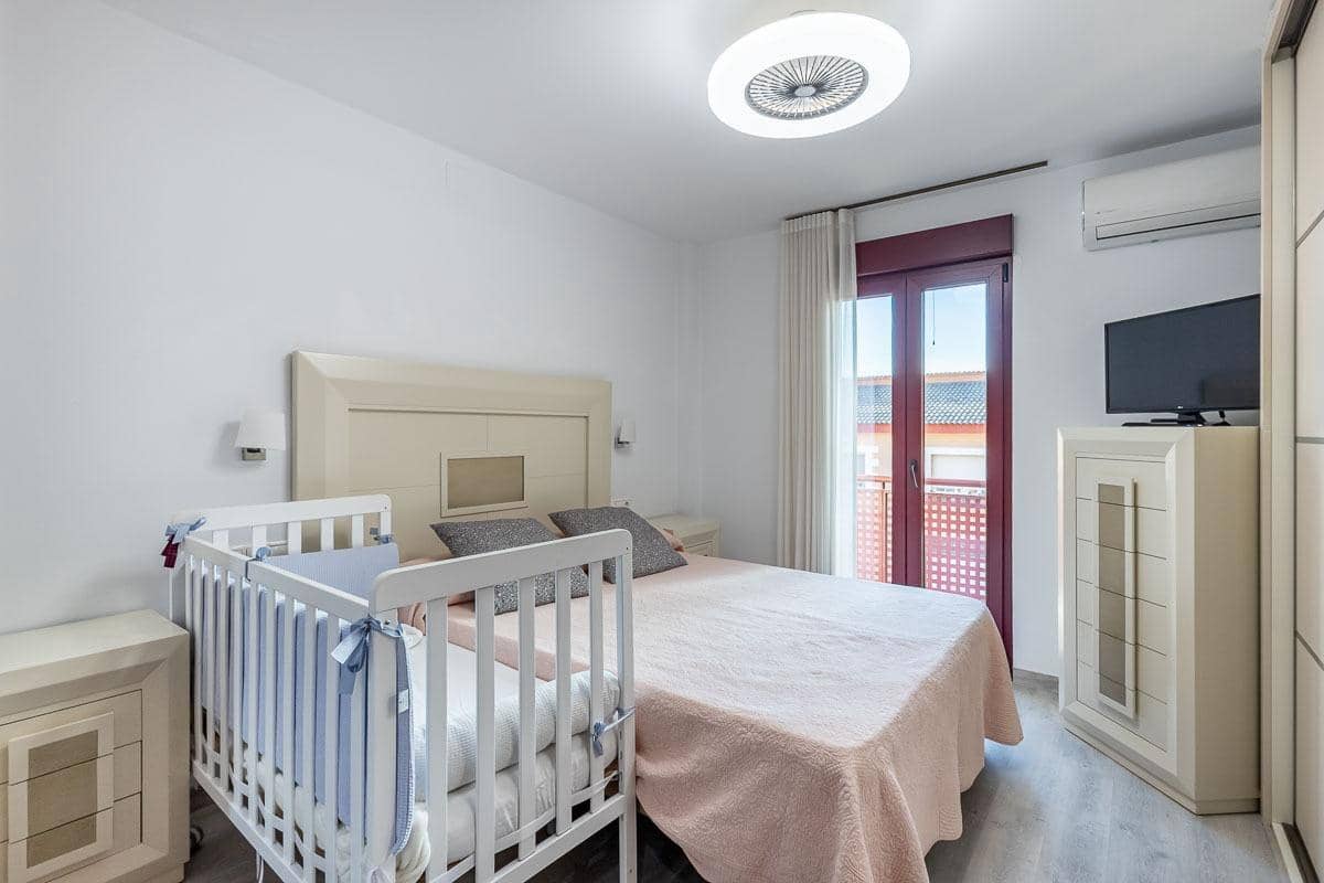 3 soverom Rekkehus til salgs i Churriana de la Vega med garasje - € 309 000 (Ref: 10159644)
