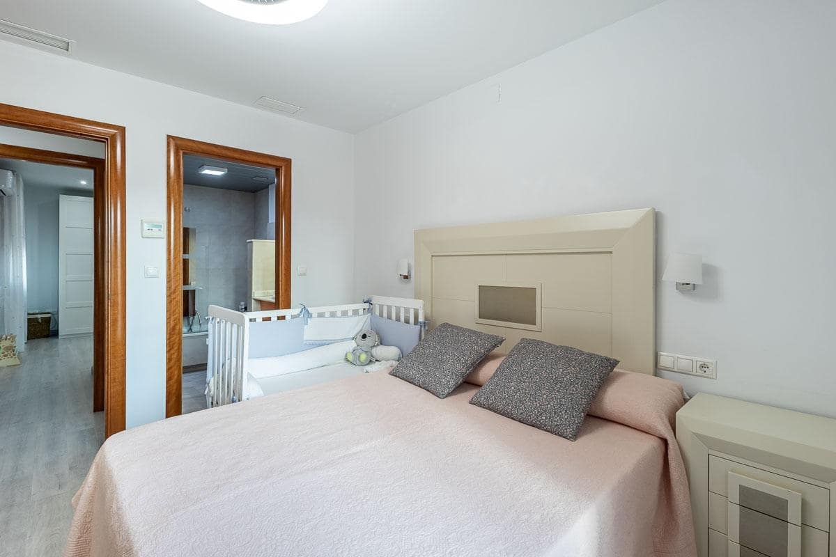 3 soverom Rekkehus til salgs i Churriana de la Vega med garasje - € 309 000 (Ref: 10159644)