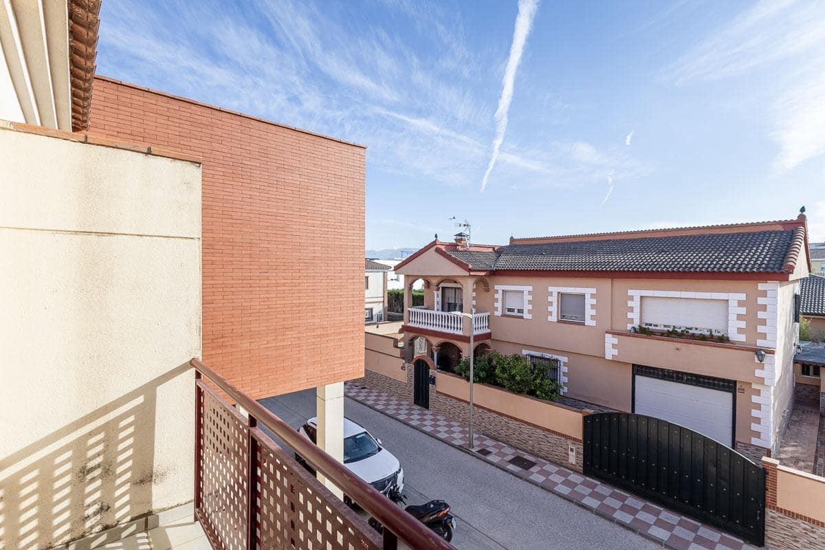 3 soverom Rekkehus til salgs i Churriana de la Vega med garasje - € 309 000 (Ref: 10159644)
