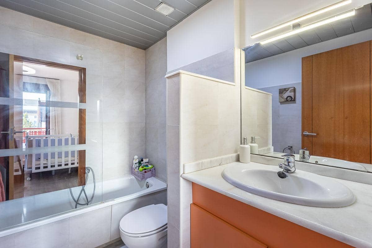 3 soverom Rekkehus til salgs i Churriana de la Vega med garasje - € 309 000 (Ref: 10159644)