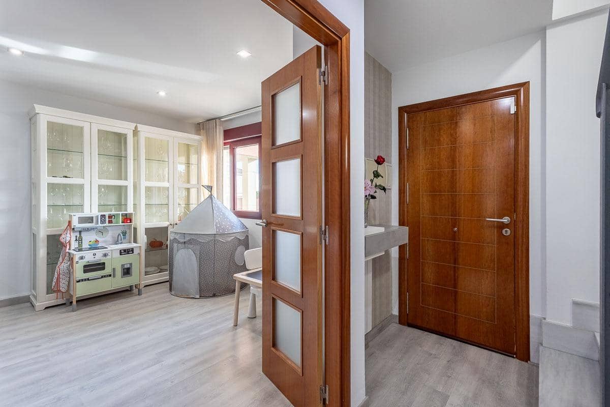 3 soverom Rekkehus til salgs i Churriana de la Vega med garasje - € 309 000 (Ref: 10159644)
