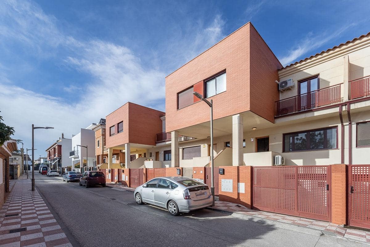 3 soverom Rekkehus til salgs i Churriana de la Vega med garasje - € 309 000 (Ref: 10159644)
