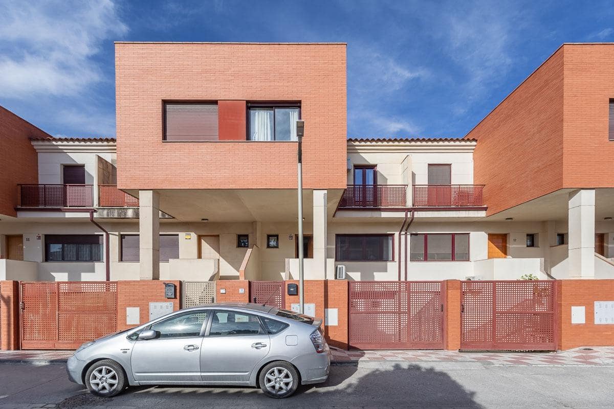 3 soverom Rekkehus til salgs i Churriana de la Vega med garasje - € 309 000 (Ref: 10159644)