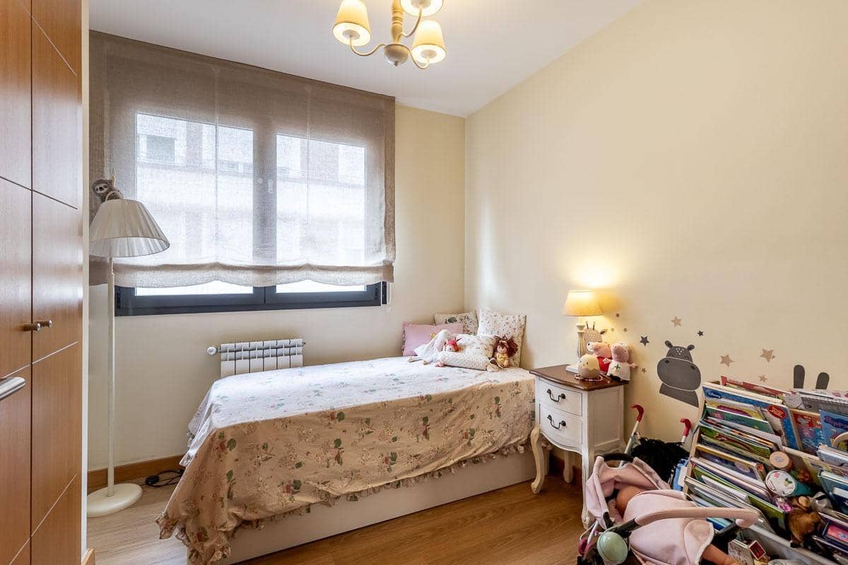 3 Zimmer Wohnung zu verkaufen in Granada Stadt mit Garage - 439.000 € (Ref: 10159645)