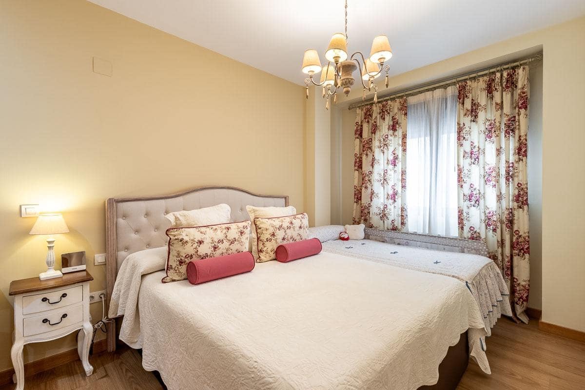 3 Zimmer Wohnung zu verkaufen in Granada Stadt mit Garage - 439.000 € (Ref: 10159645)