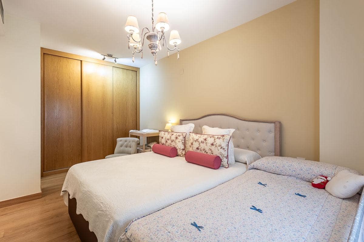 3 Zimmer Wohnung zu verkaufen in Granada Stadt mit Garage - 439.000 € (Ref: 10159645)