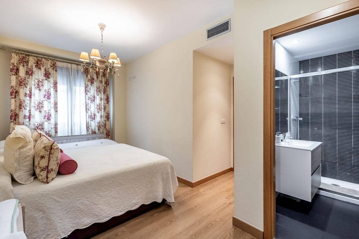 3 Zimmer Wohnung zu verkaufen in Granada Stadt mit Garage - 439.000 € (Ref: 10159645)