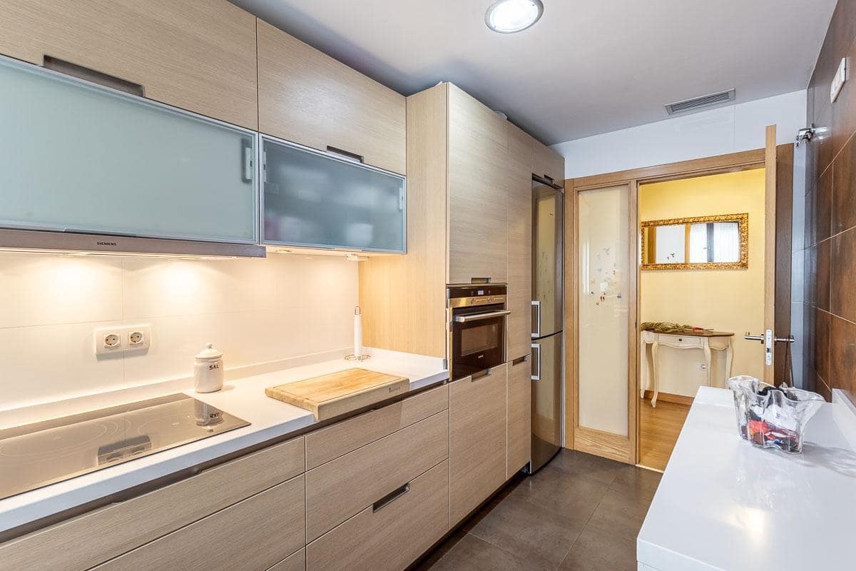 3 Zimmer Wohnung zu verkaufen in Granada Stadt mit Garage - 439.000 € (Ref: 10159645)