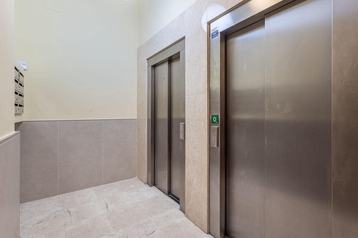 3 Zimmer Wohnung zu verkaufen in Granada Stadt mit Garage - 439.000 € (Ref: 10159645)