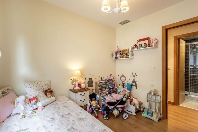3 Zimmer Wohnung zu verkaufen in Granada Stadt mit Garage - 439.000 € (Ref: 10159645)