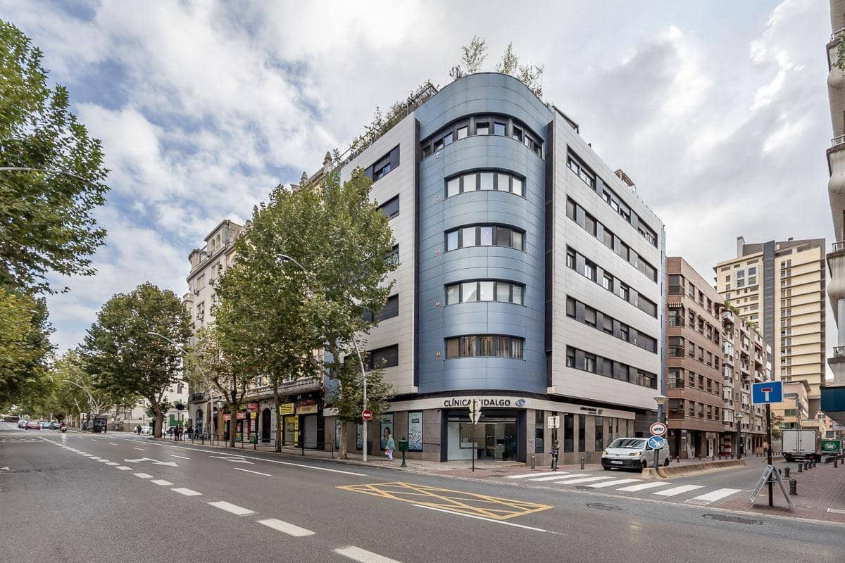 3 Zimmer Wohnung zu verkaufen in Granada Stadt mit Garage - 439.000 € (Ref: 10159645)
