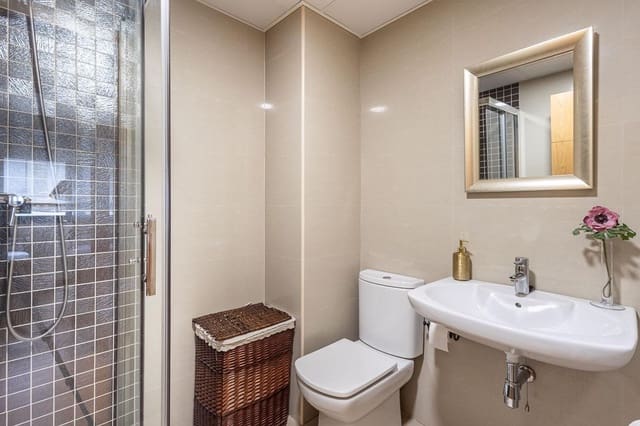 3 Zimmer Wohnung zu verkaufen in Granada Stadt mit Garage - 439.000 € (Ref: 10159645)