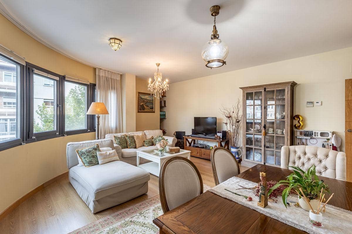 3 Zimmer Wohnung zu verkaufen in Granada Stadt mit Garage - 439.000 € (Ref: 10159645)