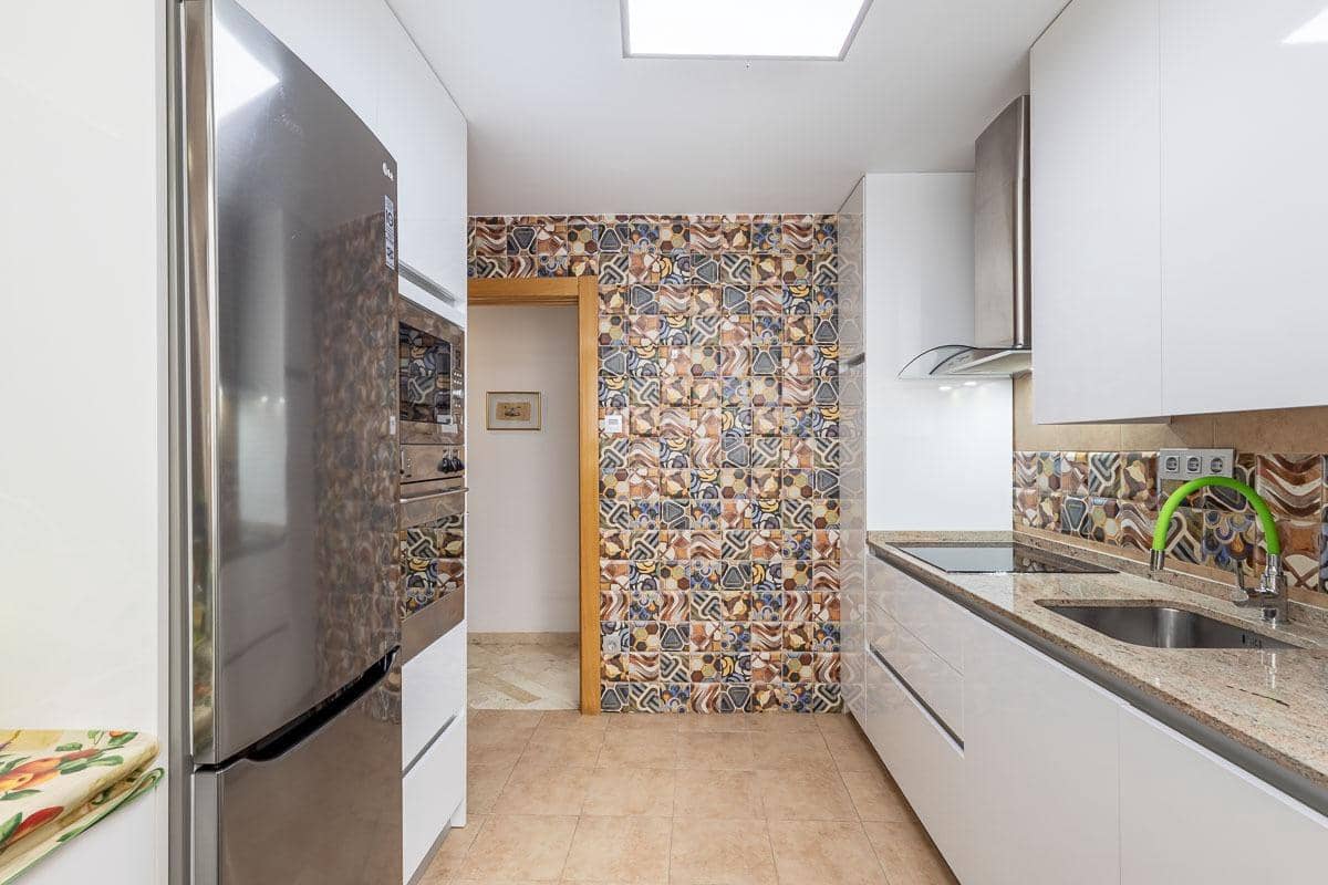 3 soveværelse Lejlighed til salg i Granada by med garage - € 395.000 (Ref: 10159647)