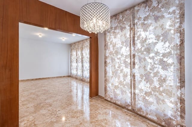 3 soveværelse Lejlighed til salg i Centro - Sagrario, Granada by med garage - € 395.000 (Ref: 10159647)
