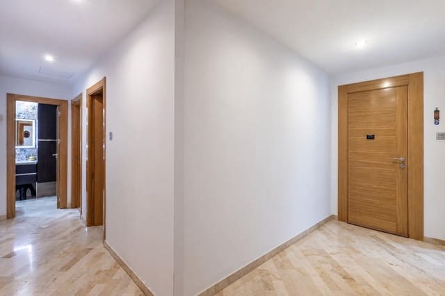 3 soveværelse Lejlighed til salg i Centro - Sagrario, Granada by med garage - € 395.000 (Ref: 10159647)