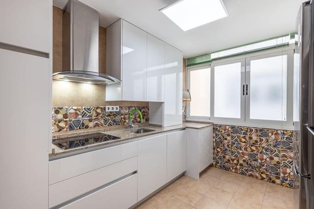 3 soveværelse Lejlighed til salg i Centro - Sagrario, Granada by med garage - € 395.000 (Ref: 10159647)
