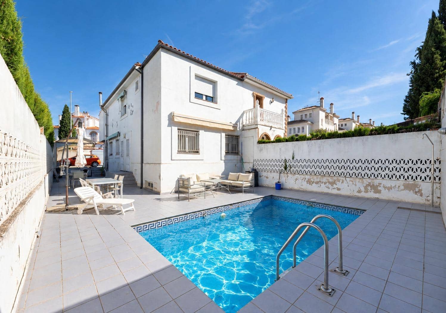 3 bedroom Villa for sale in Peligros with pool garage - € 299,000 (Ref: 10159650)