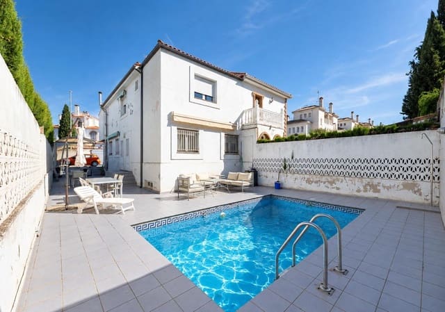 Chalet de 3 habitaciones en Peligros en venta con piscina garaje - 299.000 € (Ref: 10159650)