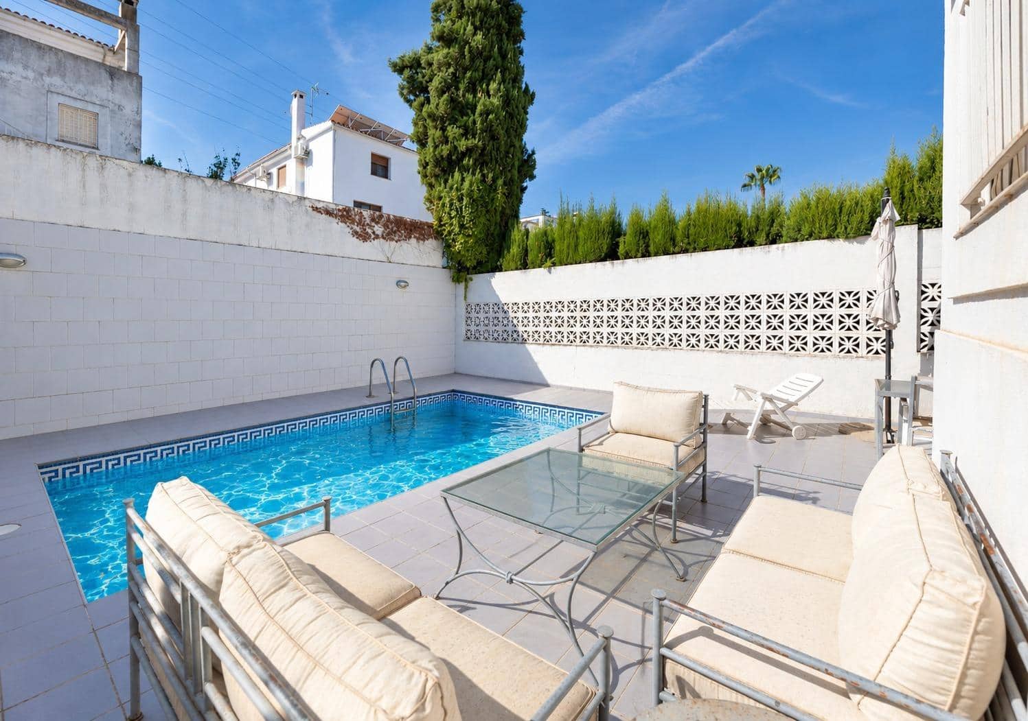3 bedroom Villa for sale in Peligros with pool garage - € 299,000 (Ref: 10159650)
