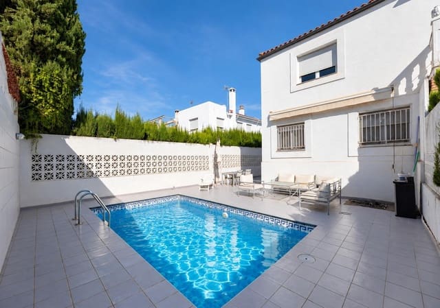 Chalet de 3 habitaciones en Peligros en venta con piscina garaje - 299.000 € (Ref: 10159650)