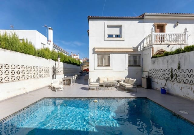 Chalet de 3 habitaciones en Peligros en venta con piscina garaje - 299.000 € (Ref: 10159650)