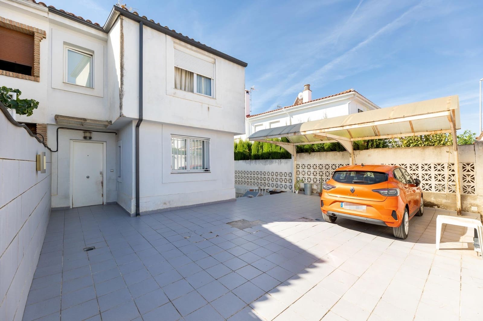 3 bedroom Villa for sale in Peligros with pool garage - € 299,000 (Ref: 10159650)