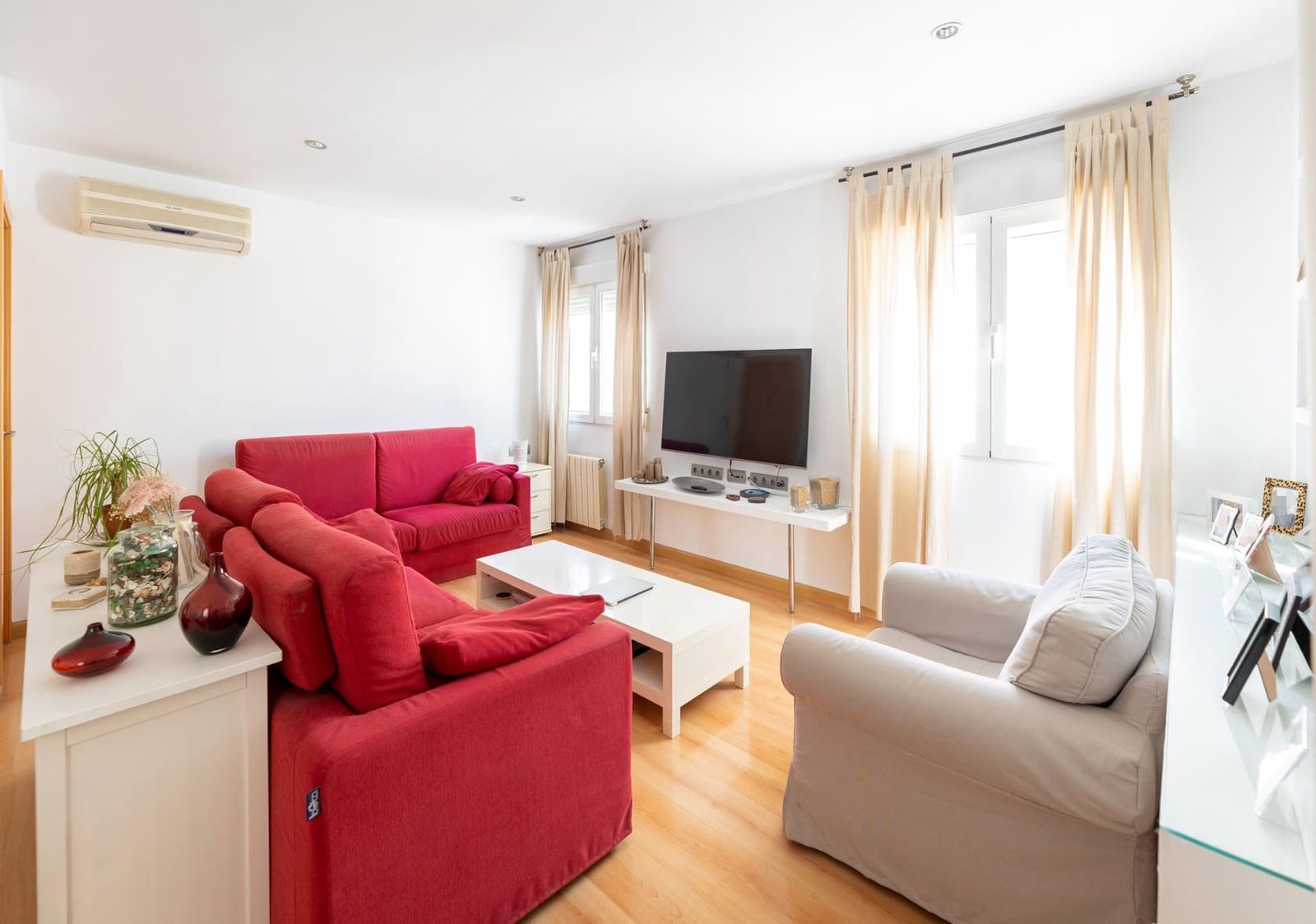 3 bedroom Villa for sale in Peligros with pool garage - € 299,000 (Ref: 10159650)