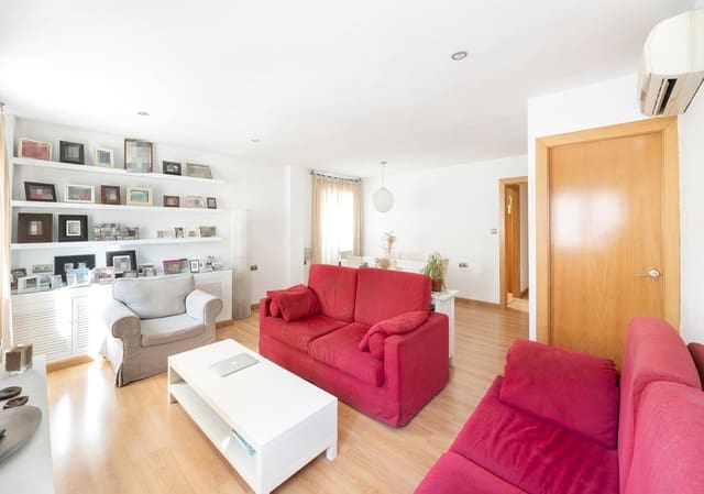 Chalet de 3 habitaciones en Peligros en venta con piscina garaje - 299.000 € (Ref: 10159650)