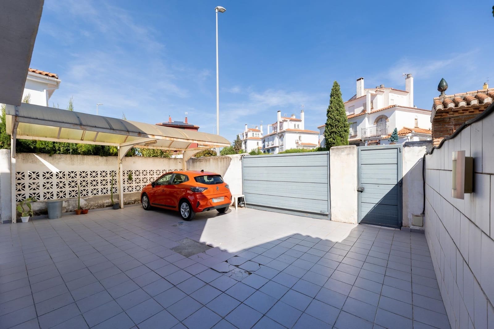 3 bedroom Villa for sale in Peligros with pool garage - € 299,000 (Ref: 10159650)