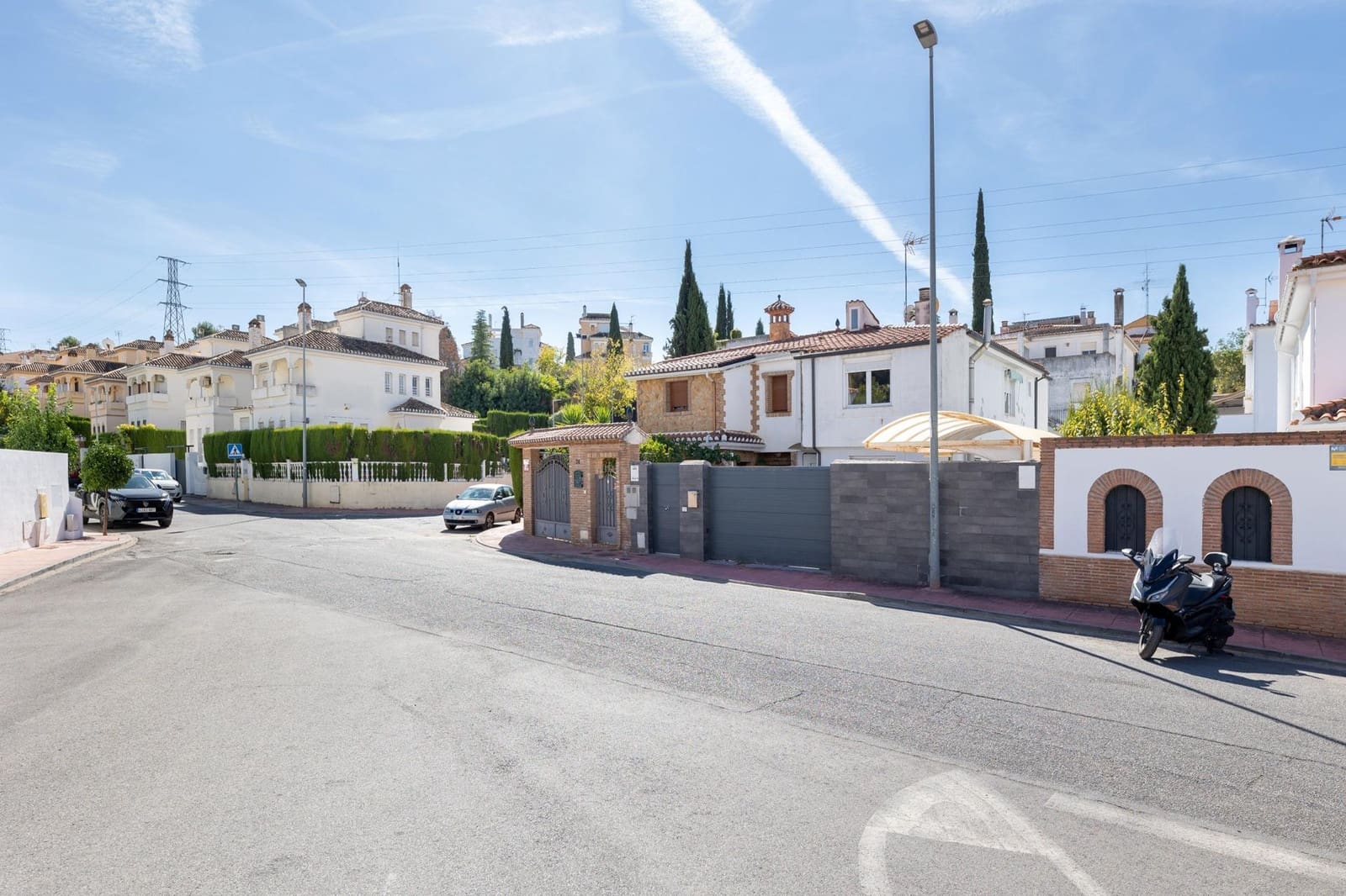 3 bedroom Villa for sale in Peligros with pool garage - € 299,000 (Ref: 10159650)