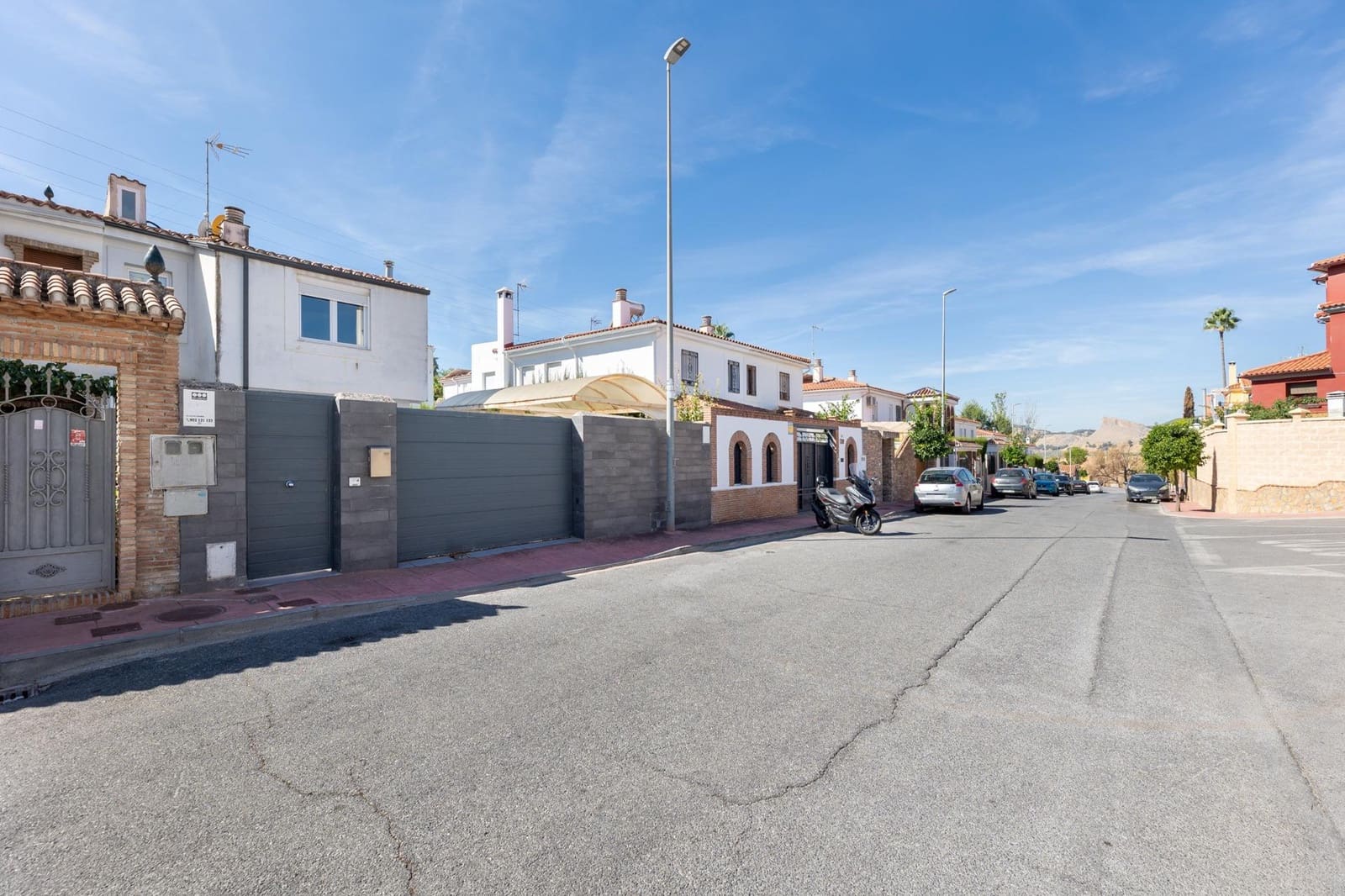 3 bedroom Villa for sale in Peligros with pool garage - € 299,000 (Ref: 10159650)