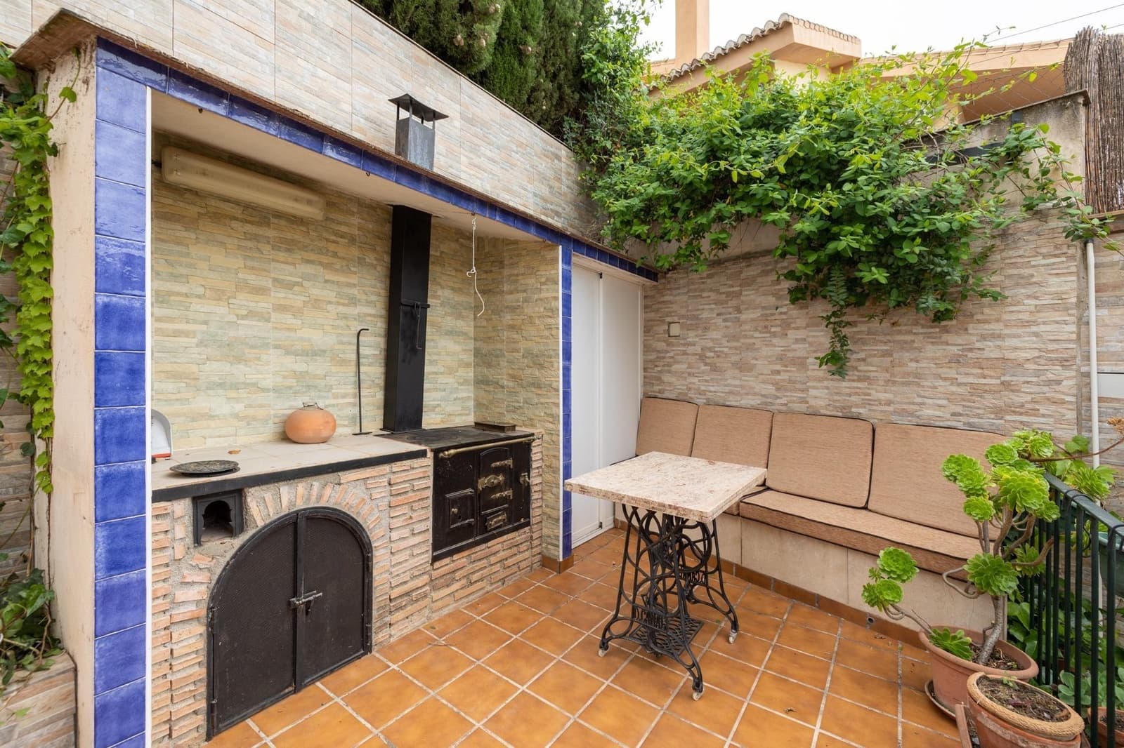 7 bedroom Villa for sale in Monachil with garage - € 365,000 (Ref: 10161765)