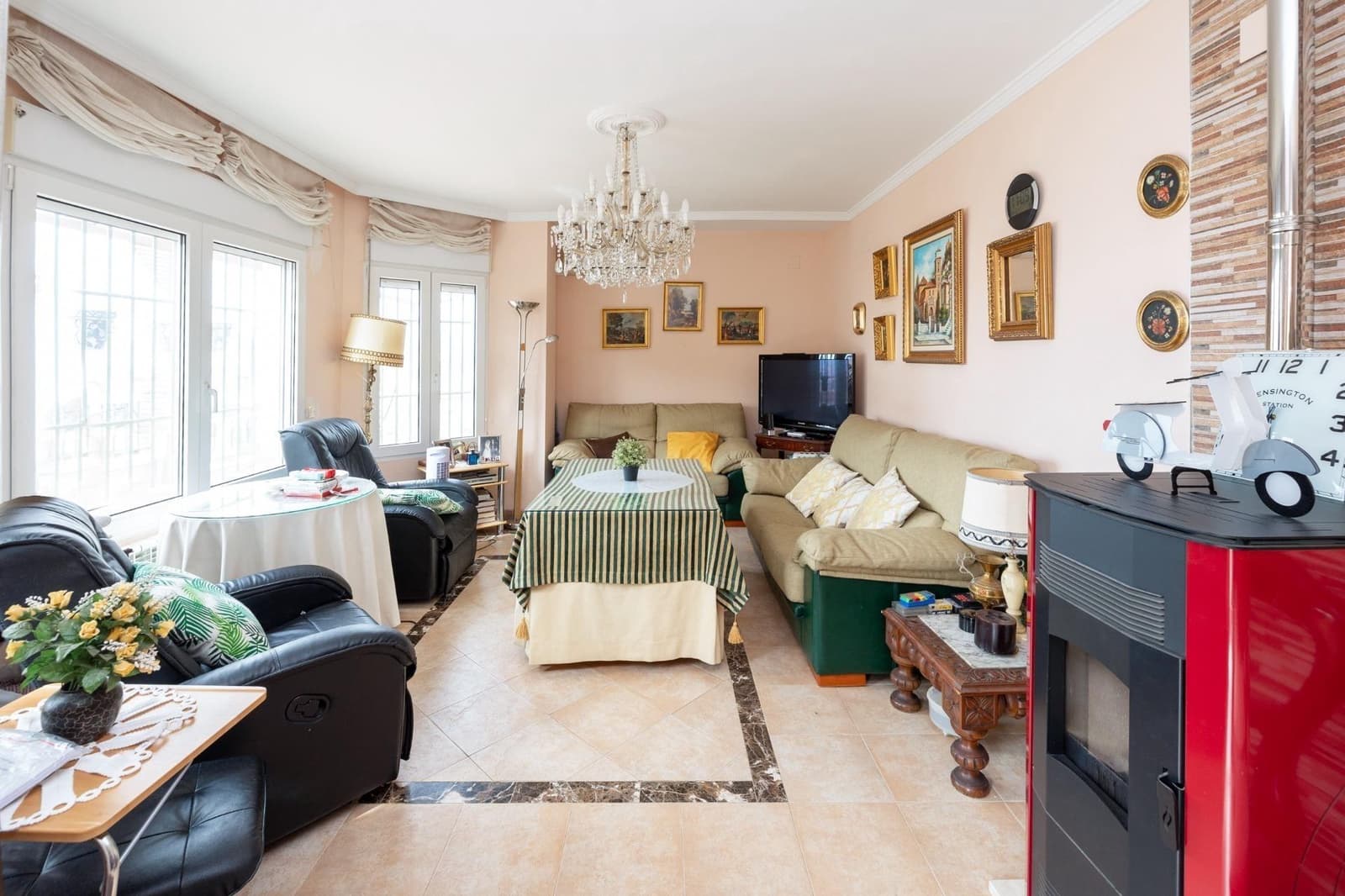 7 bedroom Villa for sale in Monachil with garage - € 365,000 (Ref: 10161765)