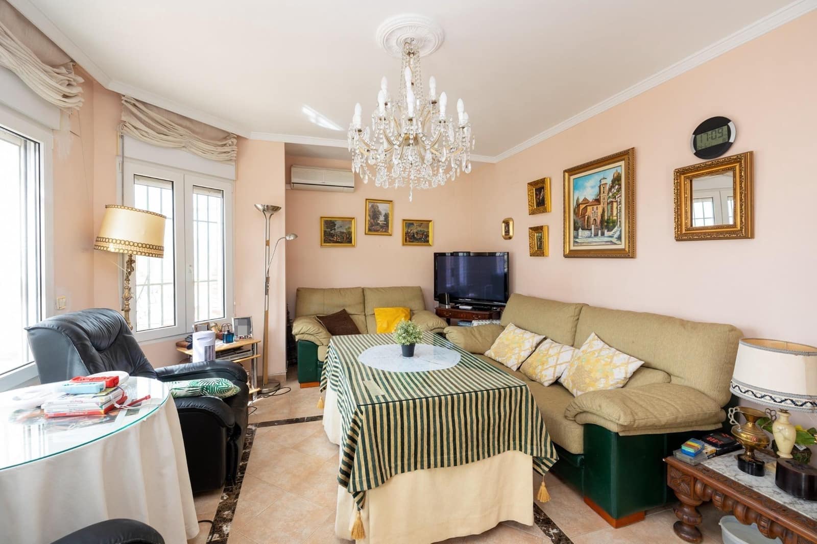 7 bedroom Villa for sale in Monachil with garage - € 365,000 (Ref: 10161765)