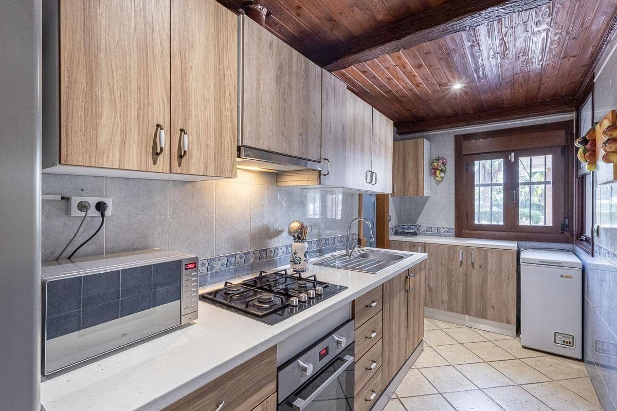 5 soveværelse Villa til salg i Atarfe med swimmingpool garage - € 495.000 (Ref: 10165222)