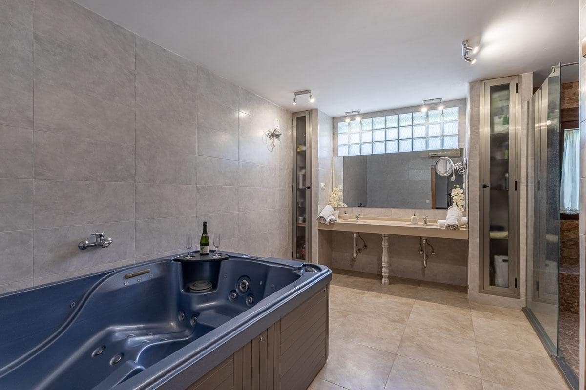 5 soveværelse Villa til salg i Atarfe med swimmingpool garage - € 495.000 (Ref: 10165222)