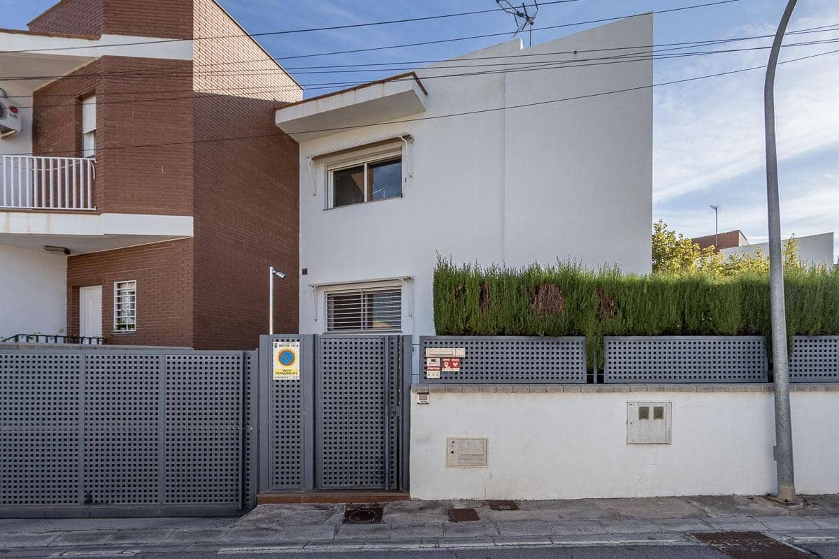 3 chambre Villa/Maison Semi-Mitoyenne à vendre à Huetor Vega avec piscine garage - 395 000 € (Ref: 10165226)