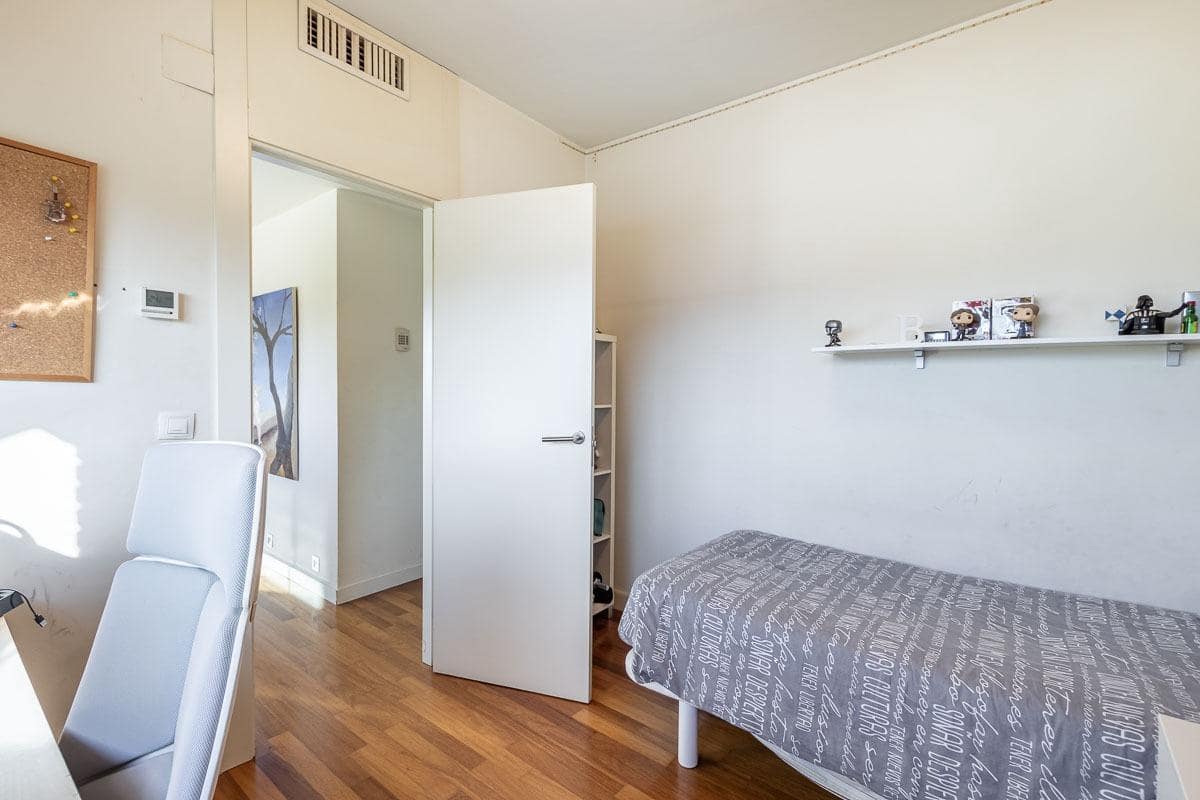 3 chambre Villa/Maison Semi-Mitoyenne à vendre à Huetor Vega avec piscine garage - 395 000 € (Ref: 10165226)