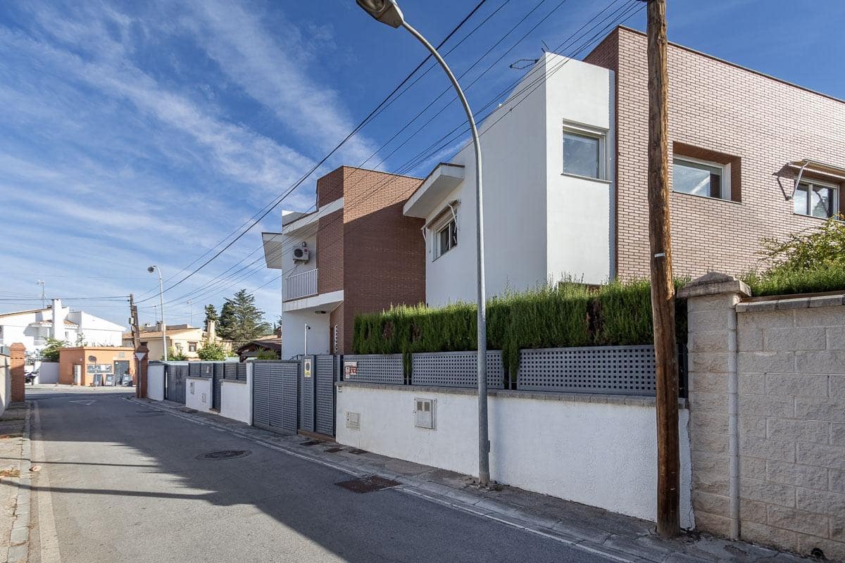 3 chambre Villa/Maison Semi-Mitoyenne à vendre à Huetor Vega avec piscine garage - 395 000 € (Ref: 10165226)