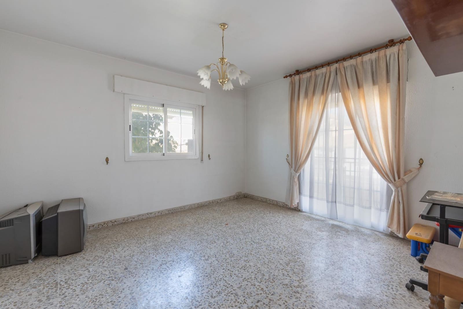 10 sypialnia Komercyjne na sprzedaż w La Zubia - 700 000 € (Ref: 10166870)