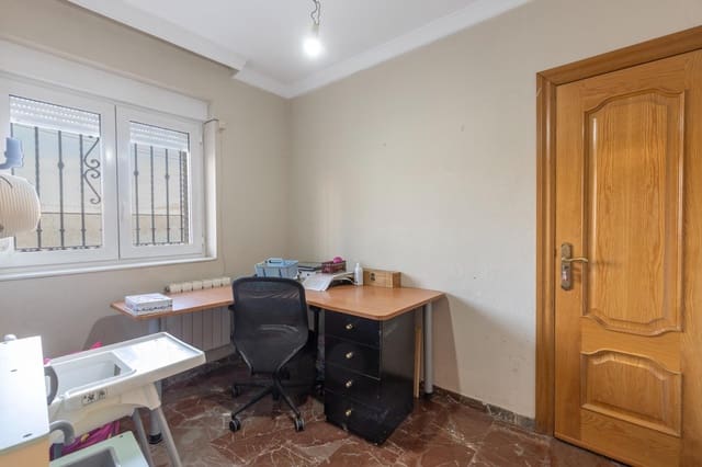 6 soverom Hus til salgs i Gabia Grande, Las Gabias med garasje - € 299 900 (Ref: 10166871)
