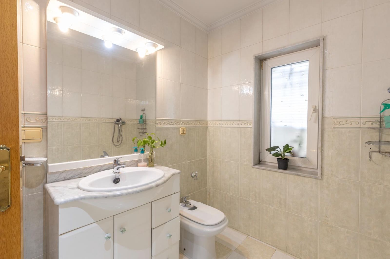 6 soverom Hus til salgs i Las Gabias med garasje - € 299 900 (Ref: 10166871)