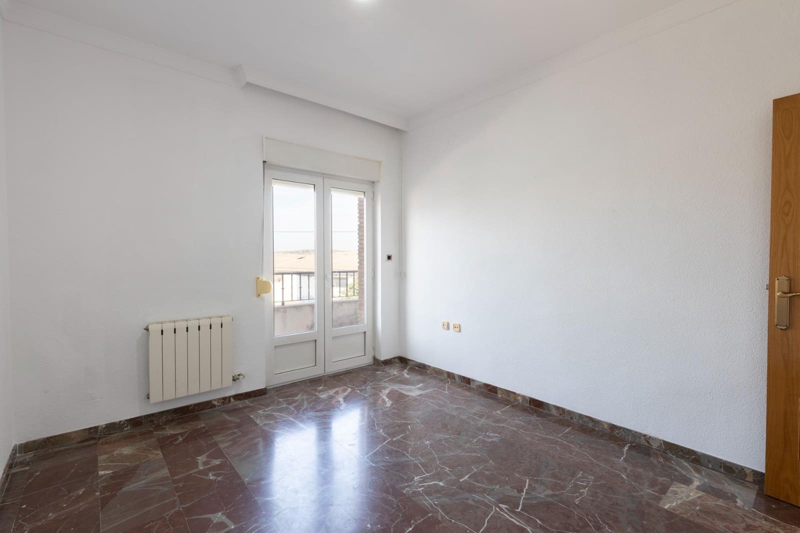 6 soverom Hus til salgs i Las Gabias med garasje - € 299 900 (Ref: 10166871)