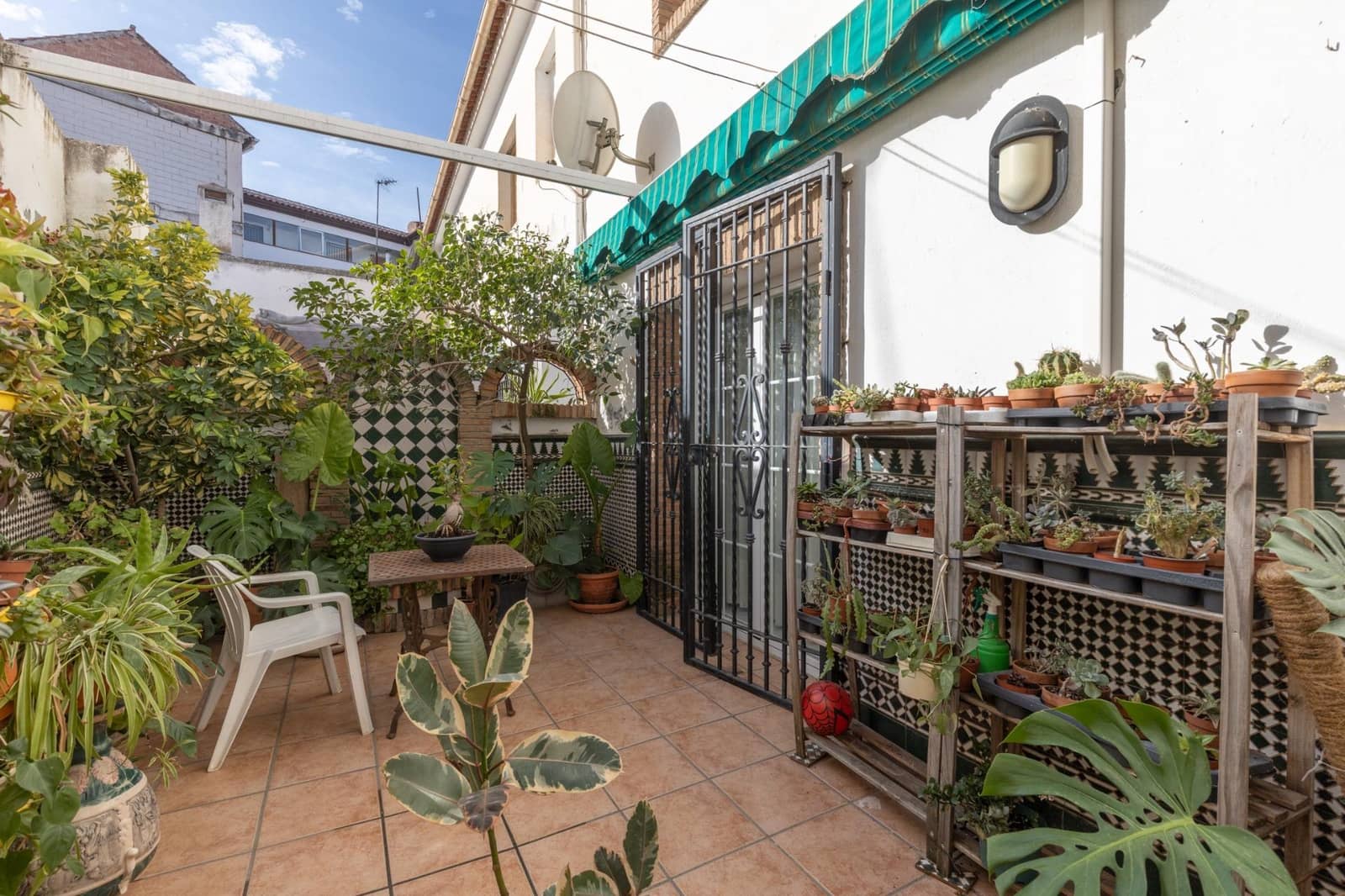 6 soverom Hus til salgs i Las Gabias med garasje - € 299 900 (Ref: 10166871)