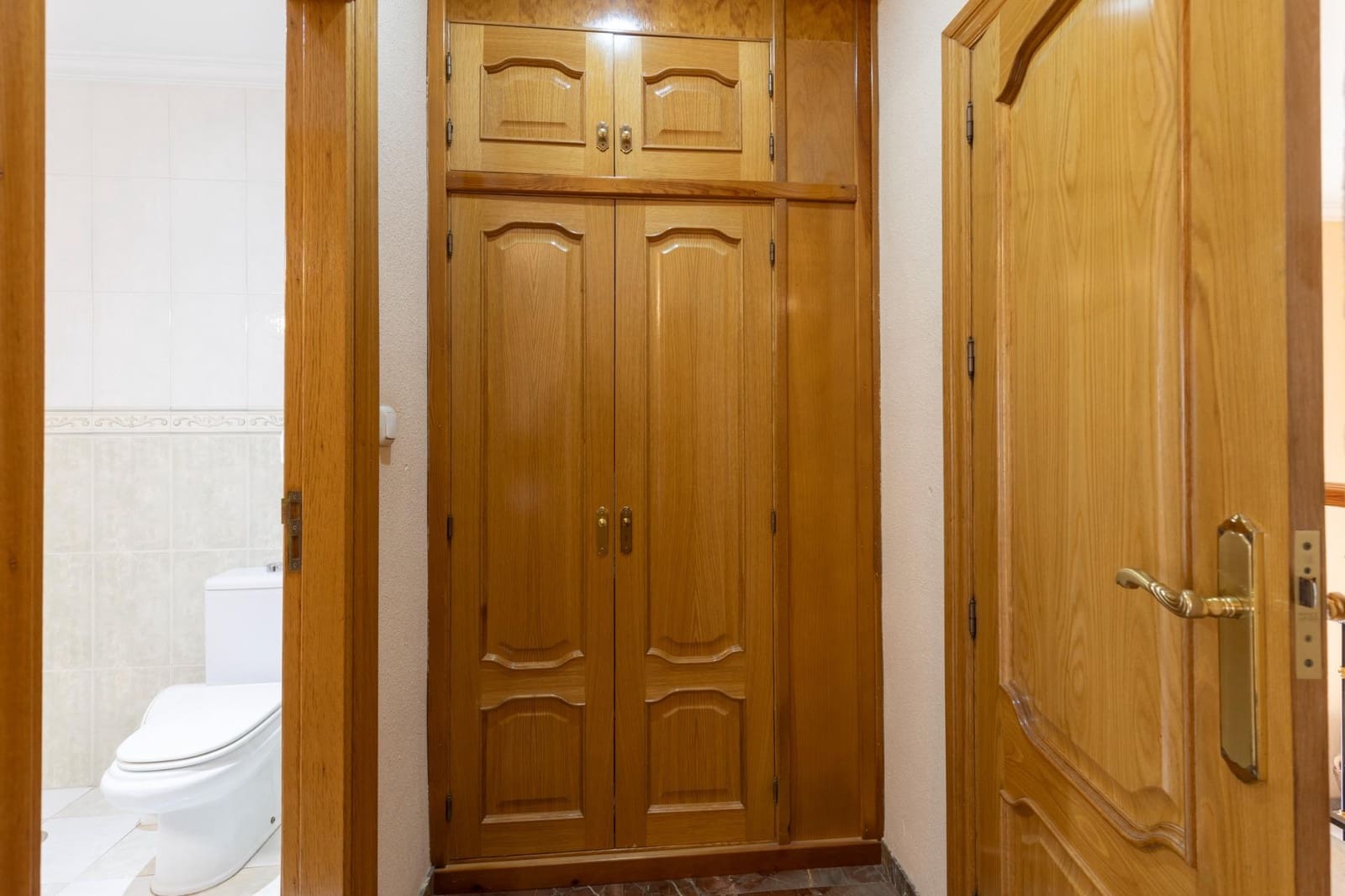6 soverom Hus til salgs i Las Gabias med garasje - € 299 900 (Ref: 10166871)