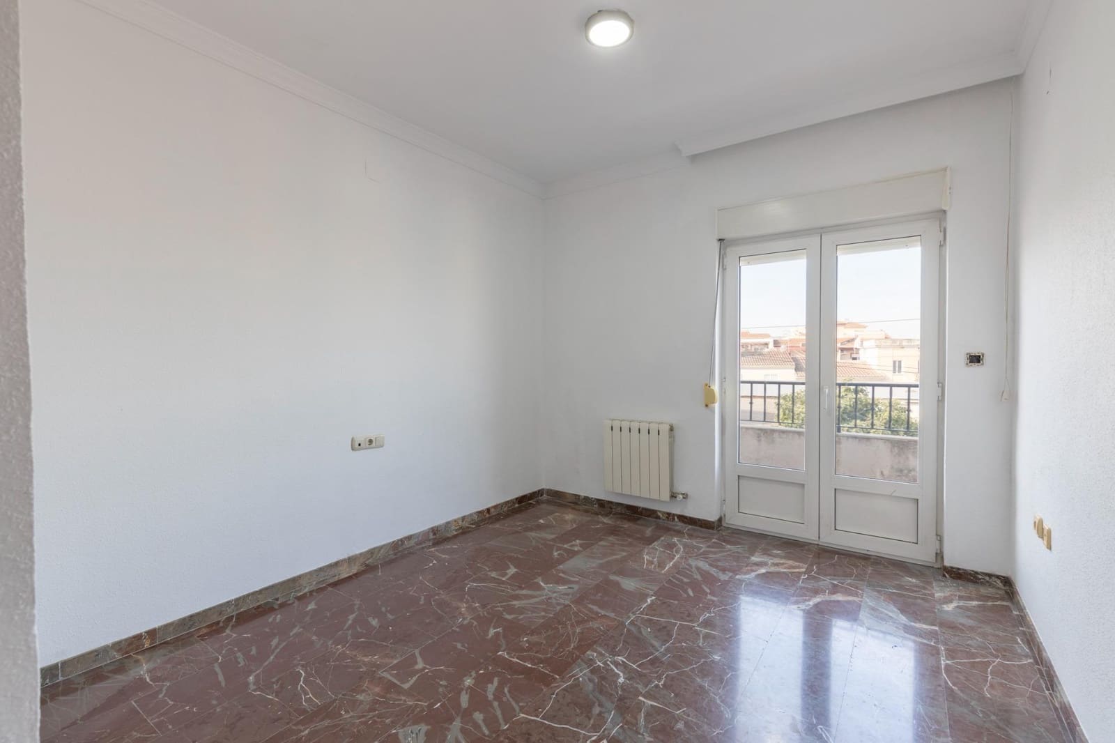 6 soverom Hus til salgs i Las Gabias med garasje - € 299 900 (Ref: 10166871)