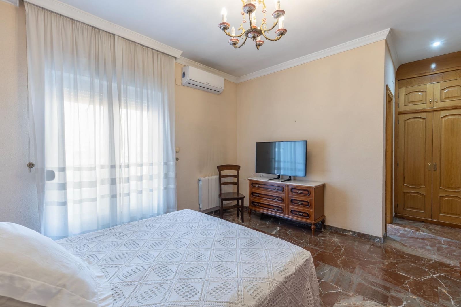 6 soverom Hus til salgs i Las Gabias med garasje - € 299 900 (Ref: 10166871)