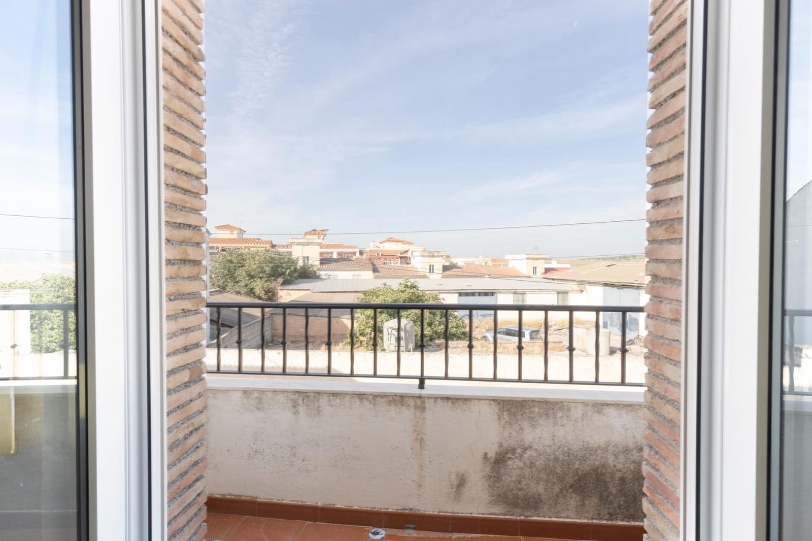 6 soverom Hus til salgs i Las Gabias med garasje - € 299 900 (Ref: 10166871)